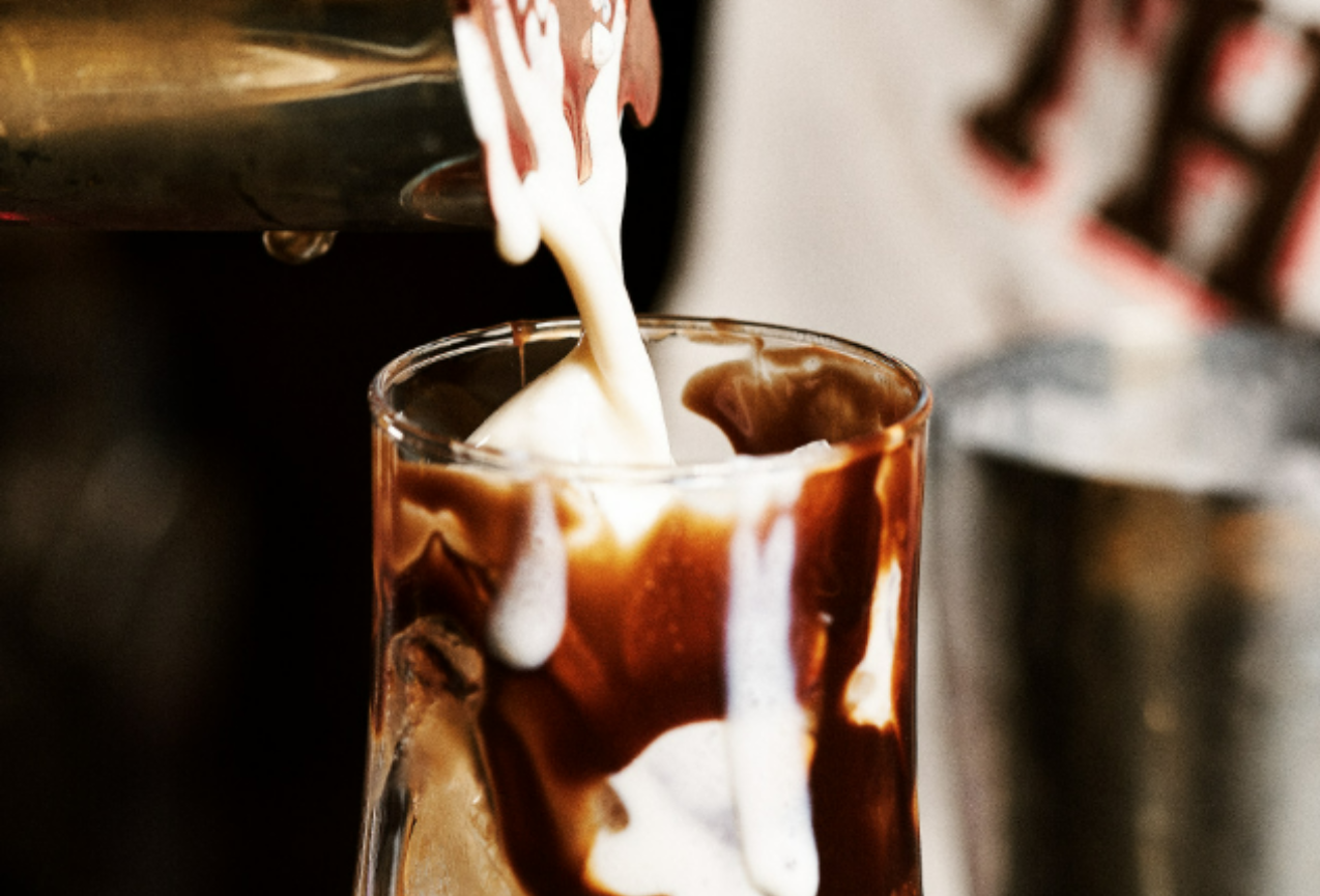 Creamy cocktail being poured into a chocolate-drizzled glass at a bar in Deadwood – Plans in Deadwood